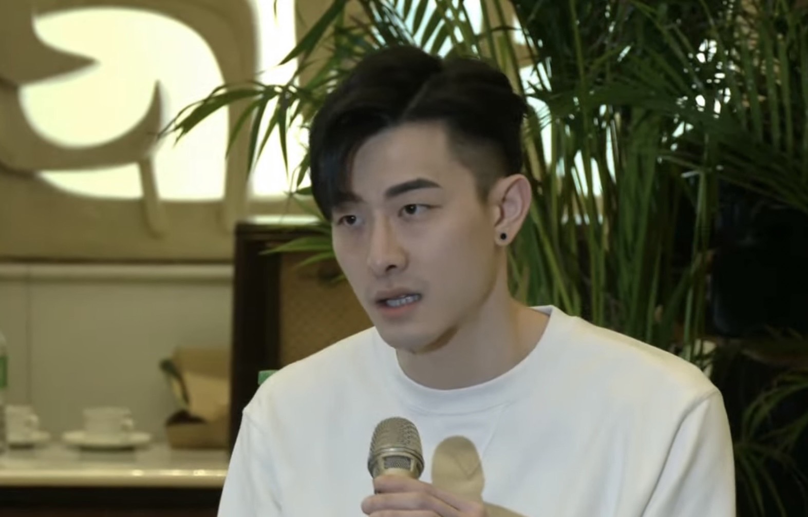 พยานชายชาวสิงคโปร์