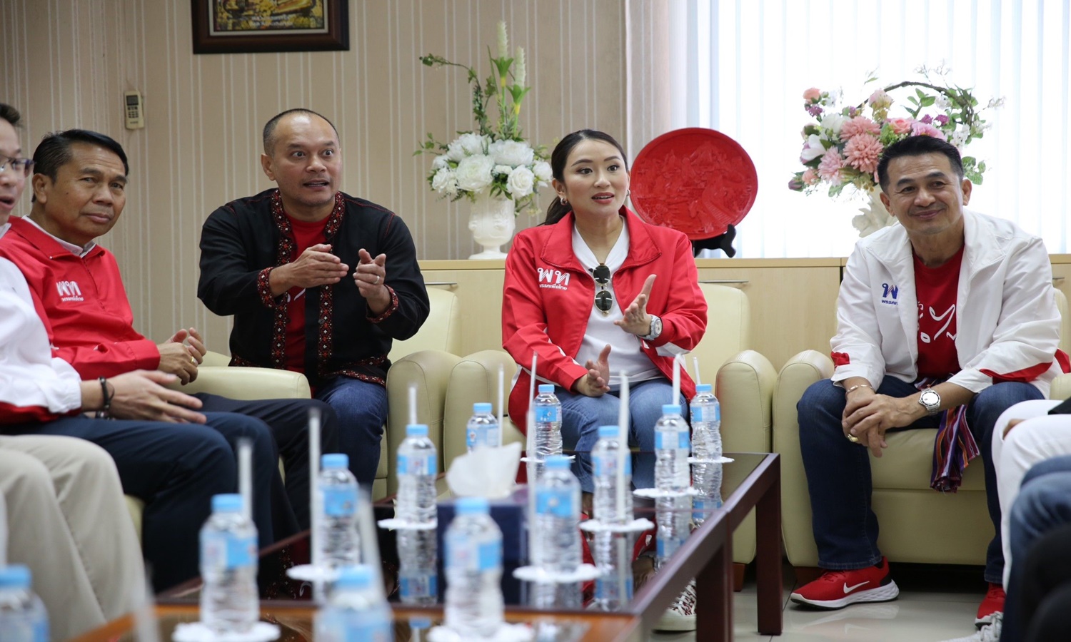 รอผลหลังเลือกตั้ง  “อุ๊งอิ๊ง-เต้น”ปัดดีลลับทุกพรรค