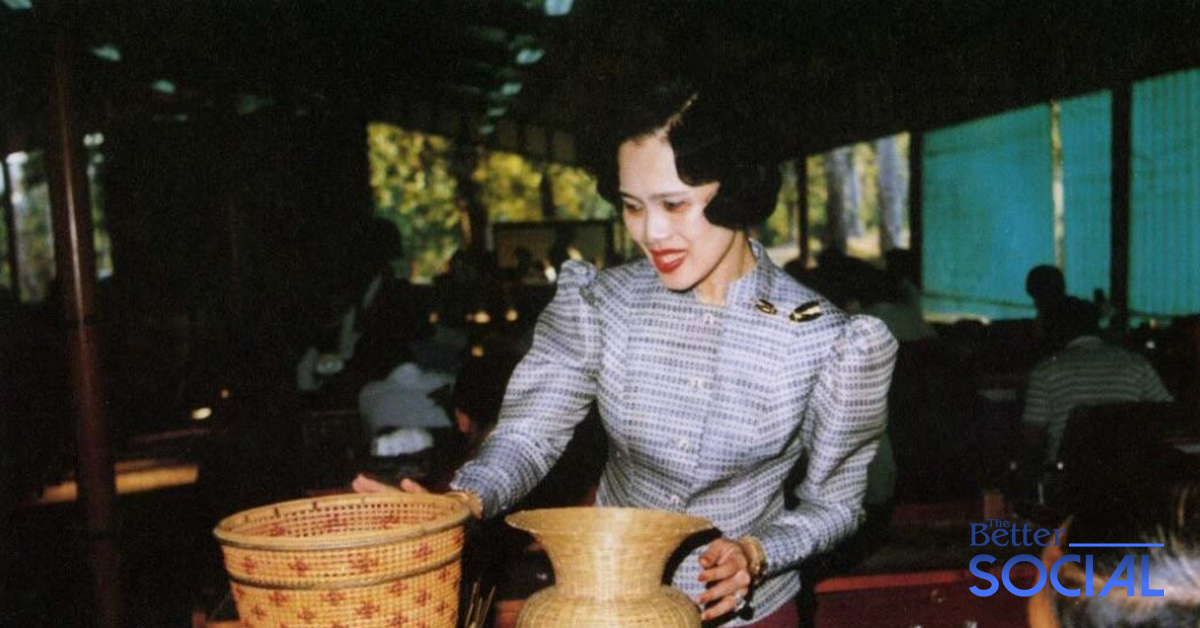 พระพันปีหลวงกับพระราชดำริอันยิ่งใหญ่ ก่อตั้งศูนย์ศิลปาชีพ สืบสานภูมิปัญญาไทย